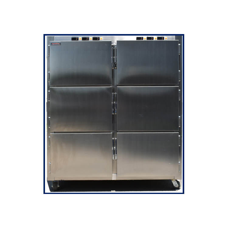 Welke temperatuur moet het koelsysteem behouden bij het opslaan van lichamen in mortuaria van ziekenhuizen om zowel de bewaring als de energie-efficiëntie te garanderen?